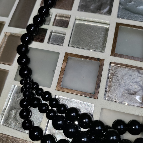 Vintage Mourners necklace - Picture 3 of 5